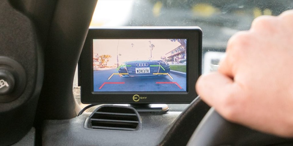5. Lợi Ích Khi Lắp Đặt Camera Lùi Ô Tô